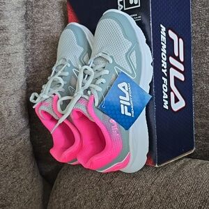 FILA BRAND WOMENS GRAY & PINK  ATHLETIC SHOES SIZE 9